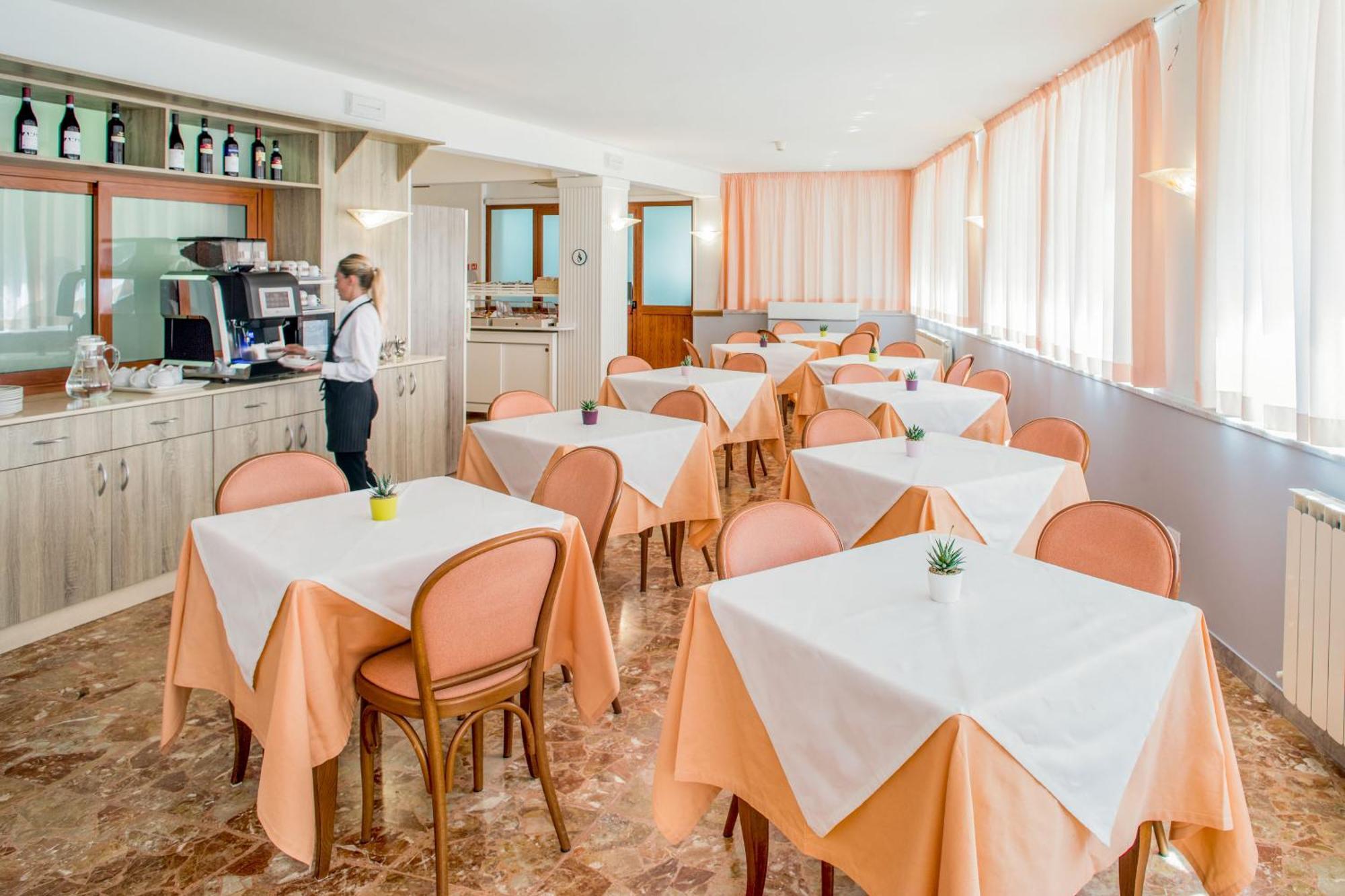 Hotel Tritone Laigueglia Exterior foto